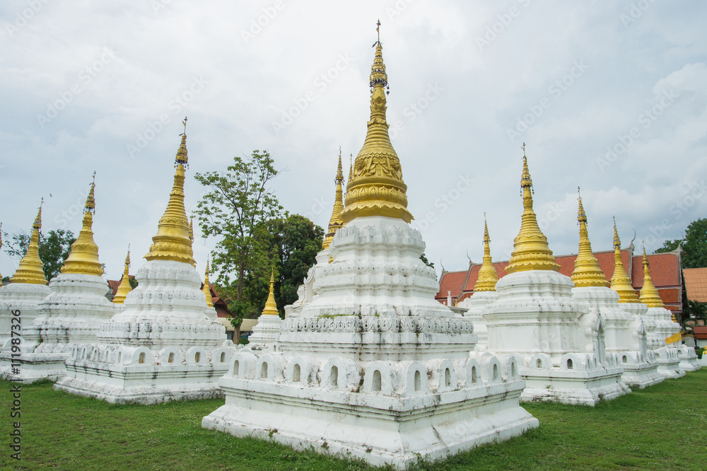 Fototapeta premium Chedee Sao temple Lampang, Thailand