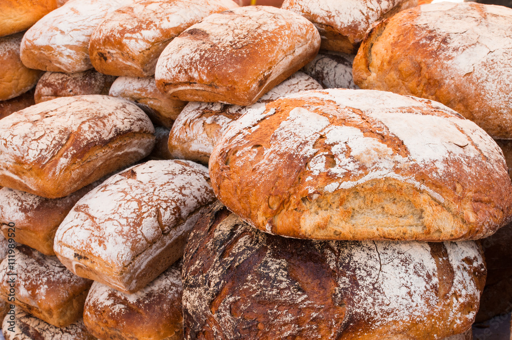 Tradycyjny chleb wypiekany w piecu