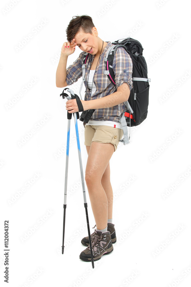 junge Frau macht Pause auf der Wanderung