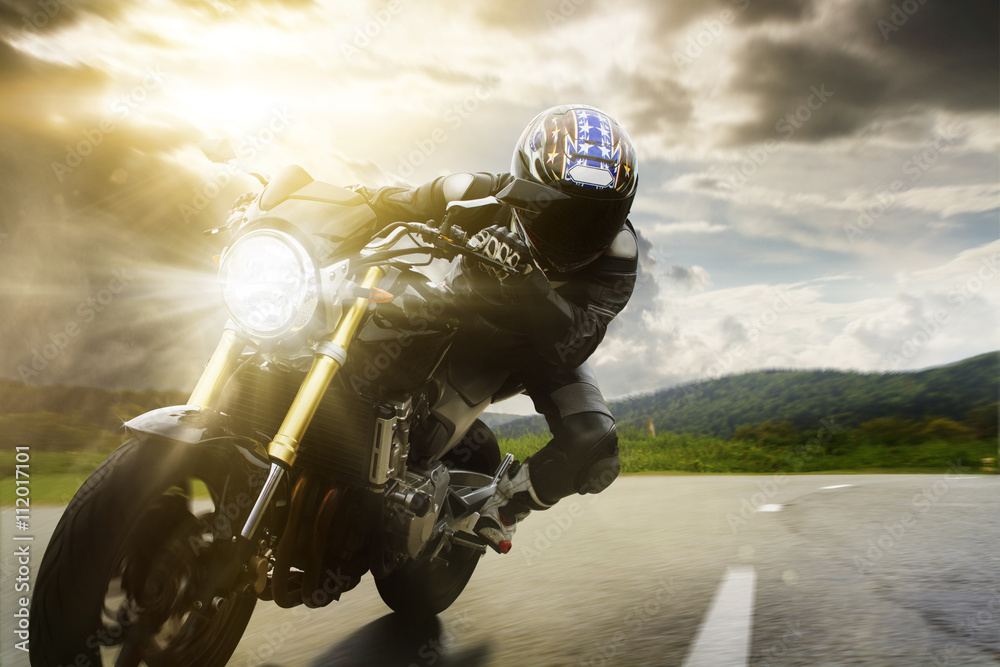Obraz premium Widok z przodu Naked Bike In Curve