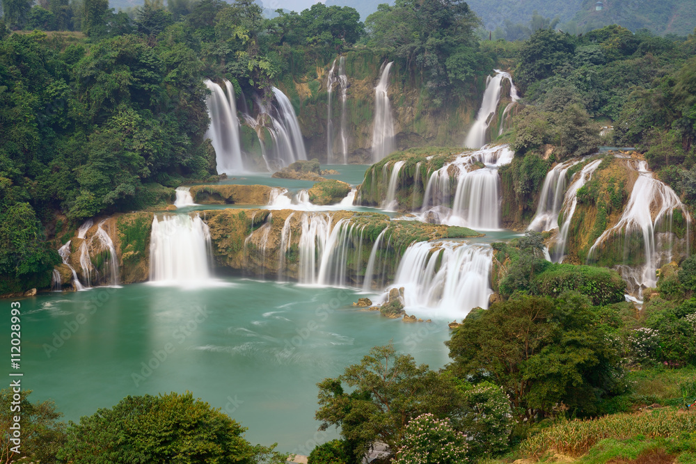 Fototapeta premium Detian Waterfall