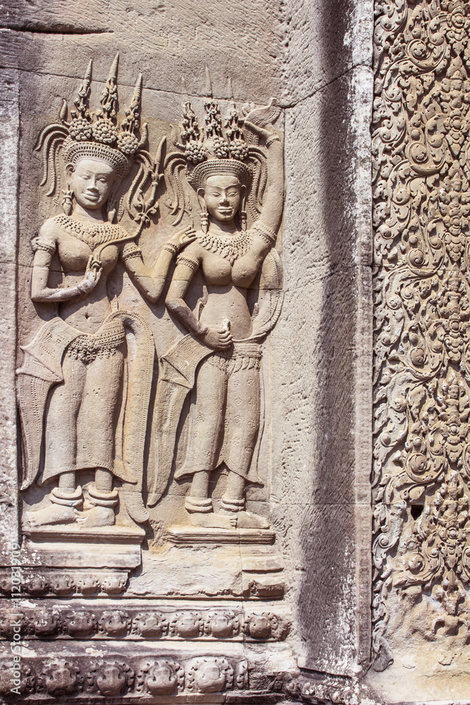 Angkor, weibliche Gottheiten in der Tempelanlage