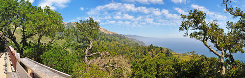 California: la vista dal famoso ristorante Nephente a Big Sur l'8 giugno 2010