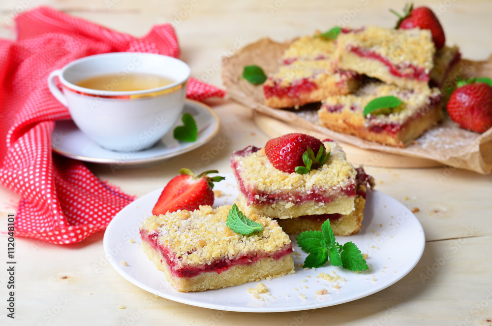 Delicious Berry Streusel Pie, Strawberry Crumble Bars