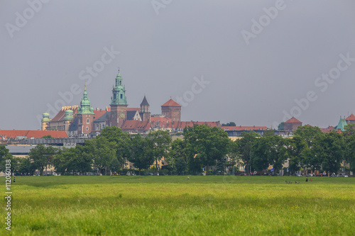 Kraków / Widok na Zamek królewski na Wawelu