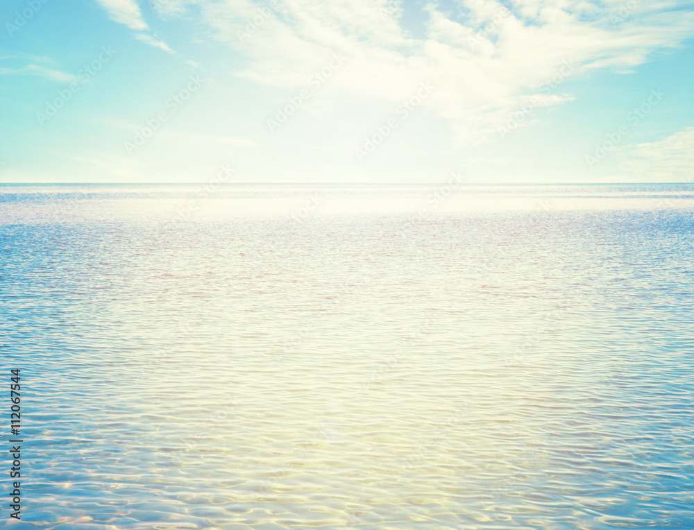Obraz premium Beautiful sky and blue sea