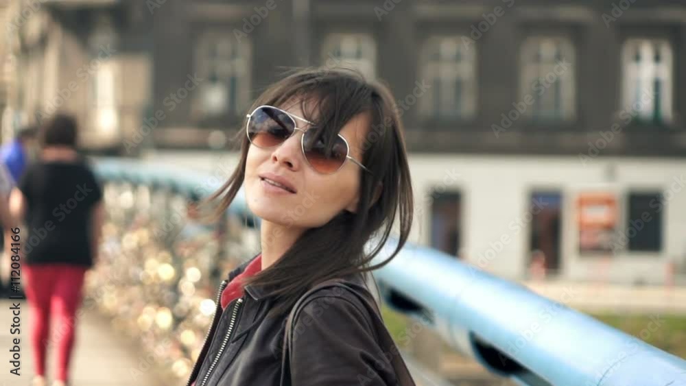 Portrait of happy, pretty woman in bridge in city, super slow motion 240fps
Portrait of happy, pretty woman in bridge in city, super slow motion 240fps