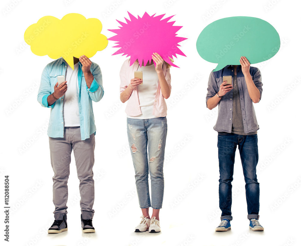 Naklejka premium Students with speech bubbles and gadgets