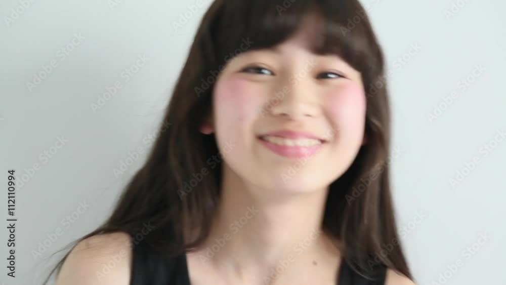 笑顔の美少女 笑顔の美少女
