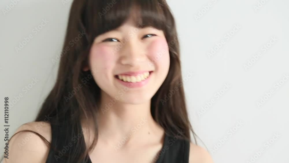 笑顔の美少女 笑顔の美少女