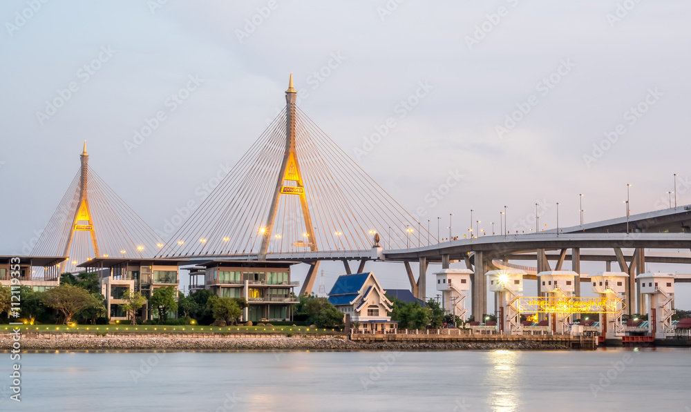 Obraz premium Bhumiphol bridge in Bangkok