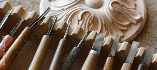 Εκτύπωση καμβά Wood processing. Joinery work. wood carving. chisels for carving