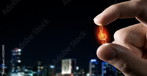 Music note between fingers