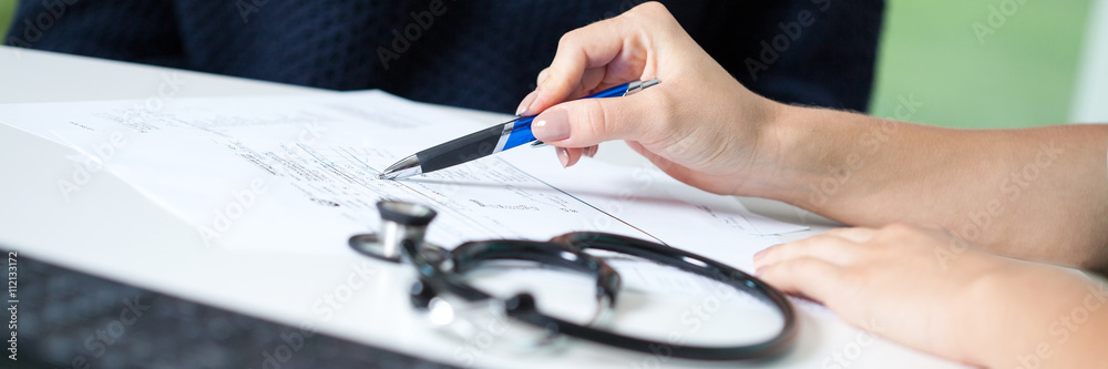 Doctor explaining diagnosis Doctor explaining diagnosis
