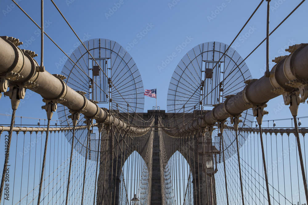 Fototapeta premium brooklyn bridge during a sunny day in new york
