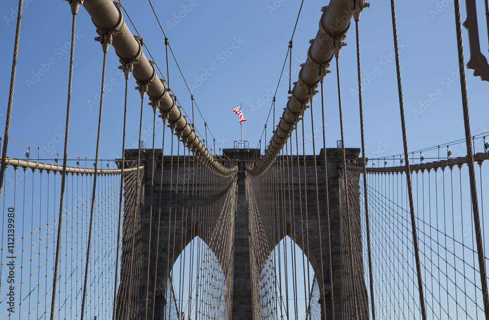 Fototapeta premium brooklyn bridge during a sunny day in new york