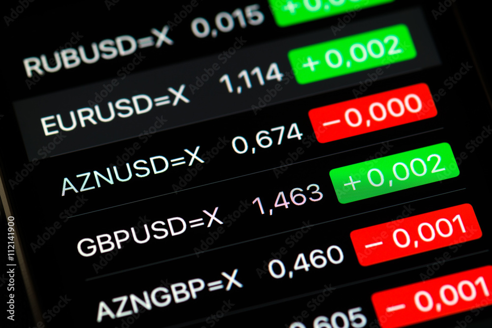 Obraz premium Exchange rates on smartphone. Selective focus