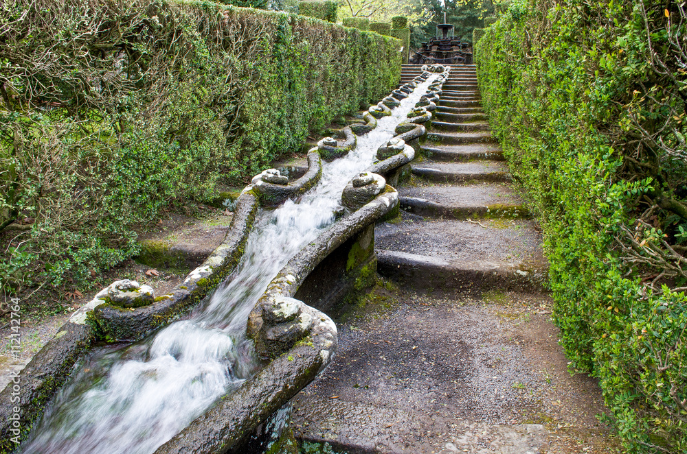 Obraz premium water flow long fountain