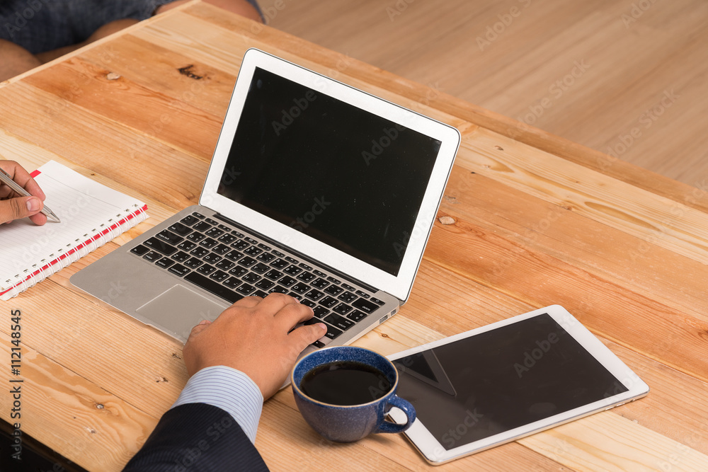 Man hand on laptop keyboard with blank screen monitor
Man hand on laptop keyboard with blank screen monitor