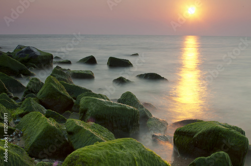 Рассвет на море.