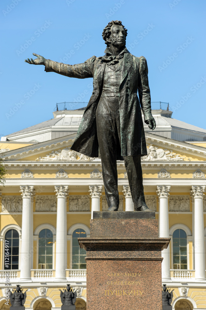 Fototapeta premium Monument to the great russian poet Alexander Pushkin, St Petersburg, Russia