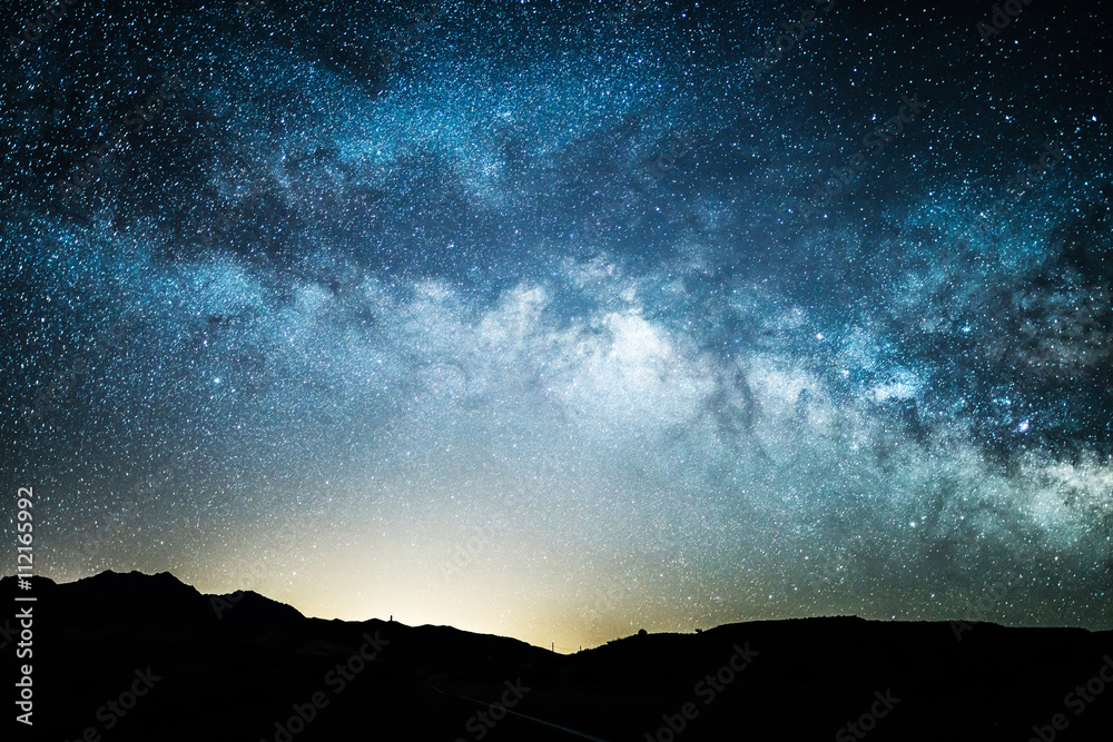 milky way as seen from death valley at night