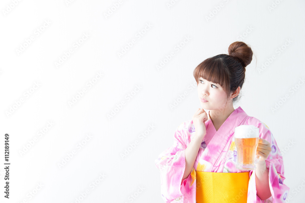 浴衣の女性・白バック