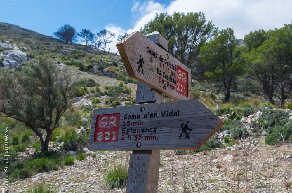 wooden signpost for hikers in Mallorca along the GR 221