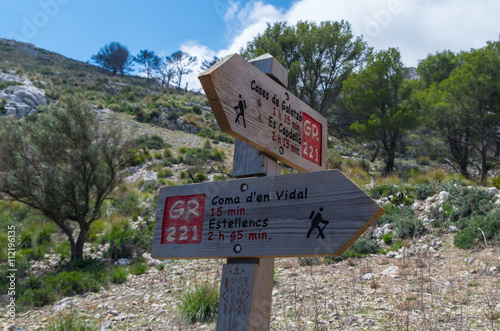 wooden signpost for hikers in Mallorca along the GR 221