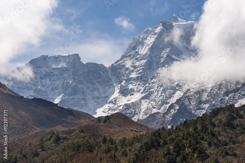 Fototapeta Naklejka Na Ścianę i Meble -  Kangtega mountain peak from Pangboche village, Everest region