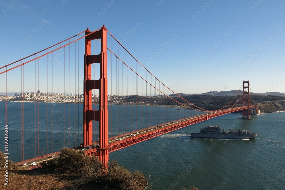 Fototapeta premium Most Golden Gate, Zatoka San Francisco, Kalifornia, USA, widok z Battery Spencer