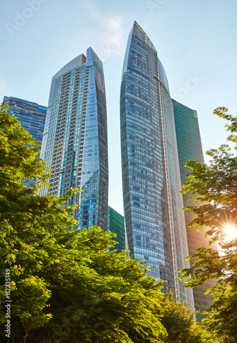 Canvas Print Skyscrapers in central business district of Singapore