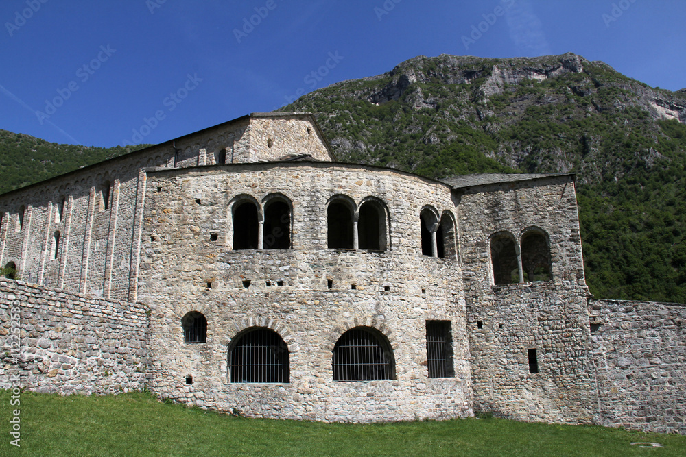 la basilica di San Pietro al Monte; Civate
