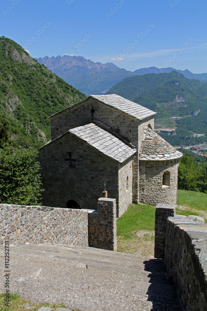 l'oratorio di San Benedetto e la scalinata di San Pietro al Monte; Civate