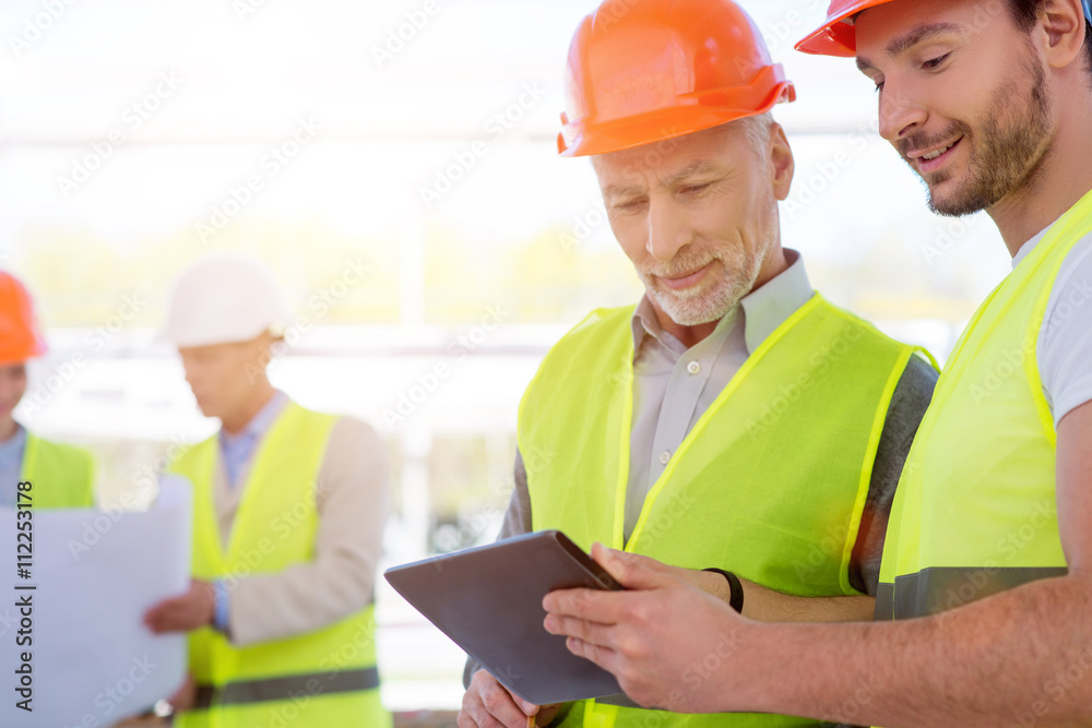 Construction workers. Project discussion Construction workers. Project discussion