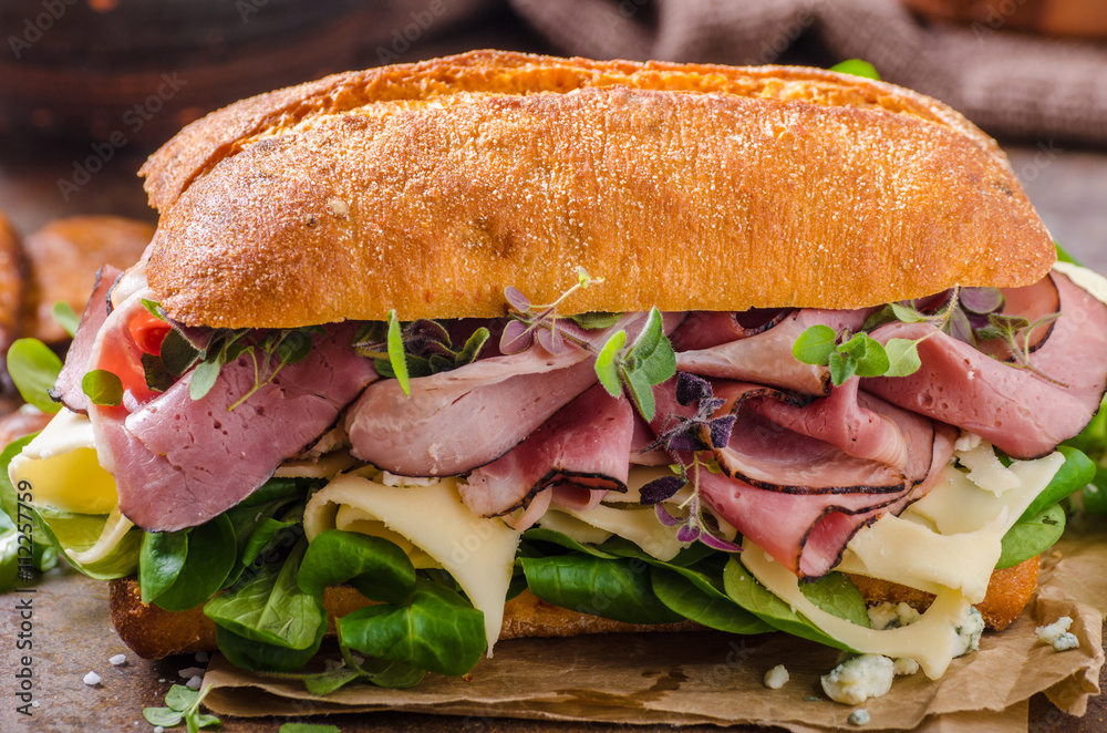 Sandwich with ham and cheese, lettuce