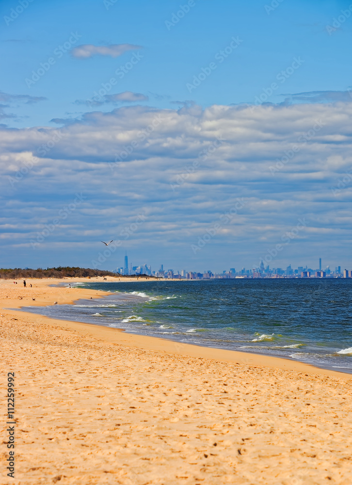 Fototapeta premium Atlantic Ocean at Sandy Hook with view to NYC
