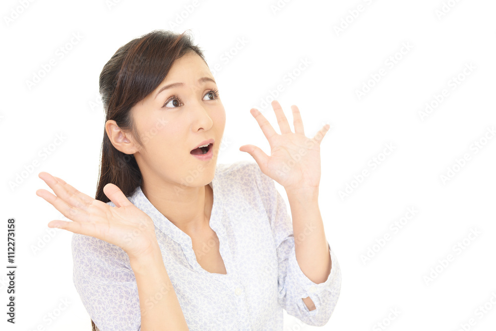 驚いた表情の女性 驚いた表情の女性