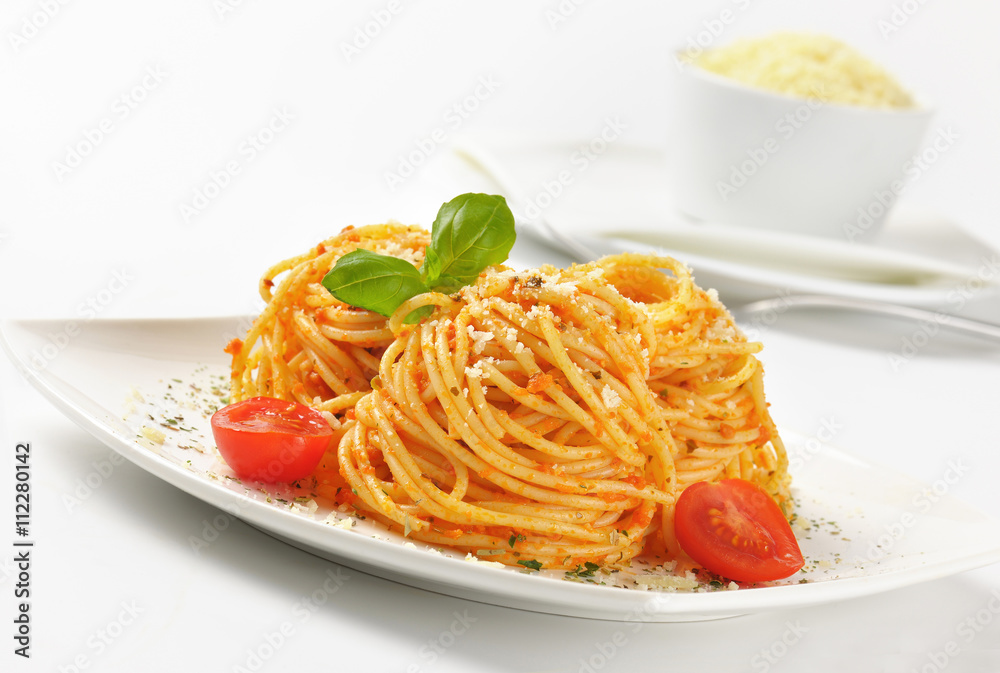 Fotografie spaghetti with tomato pesto and parmesan