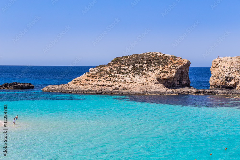 Baigneurs à Comino, Malte