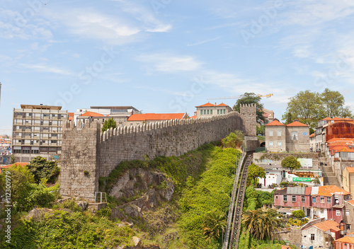 Foto Ferdinand Walls of Porto, Portugal. UNESCO site