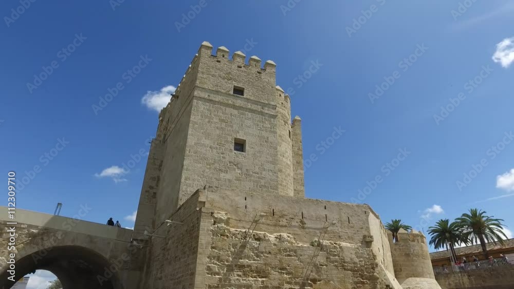 Cordoba, Andalusia, Spagna, Aprile 20, 2016: Ponte Romano di Cordoba, Torre di Calahorra (Ultra High Definition, UltraHD, Ultra HD, UHD, 4K, 2160P, 3840x2160) Cordoba, Andalusia, Spagna, Aprile 20, 2016: Ponte Romano di Cordoba, Torre di Calahorra (Ultra High Definition, UltraHD, Ultra HD, UHD, 4K, 2160P, 3840x2160)
