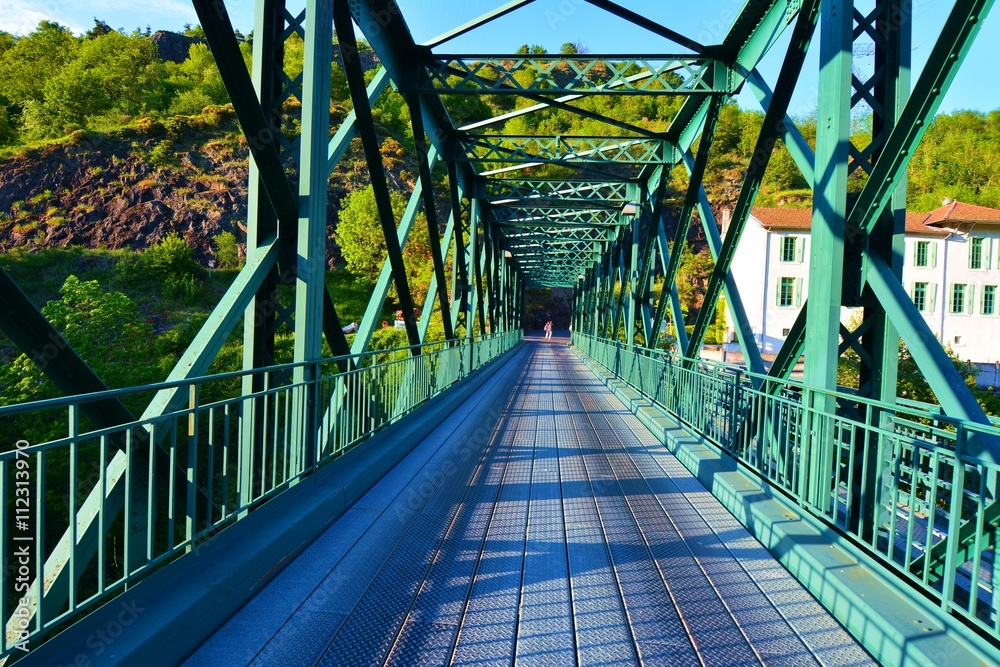 Fototapeta premium ancien pont en métal 
