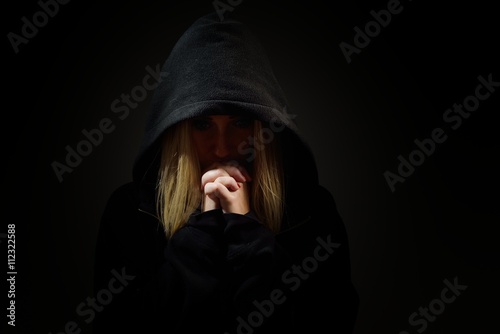 Obraz na płótnie Praying woman in hood. Nun. w salonie