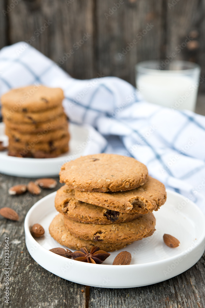 Oatmeal cookies with raisin
