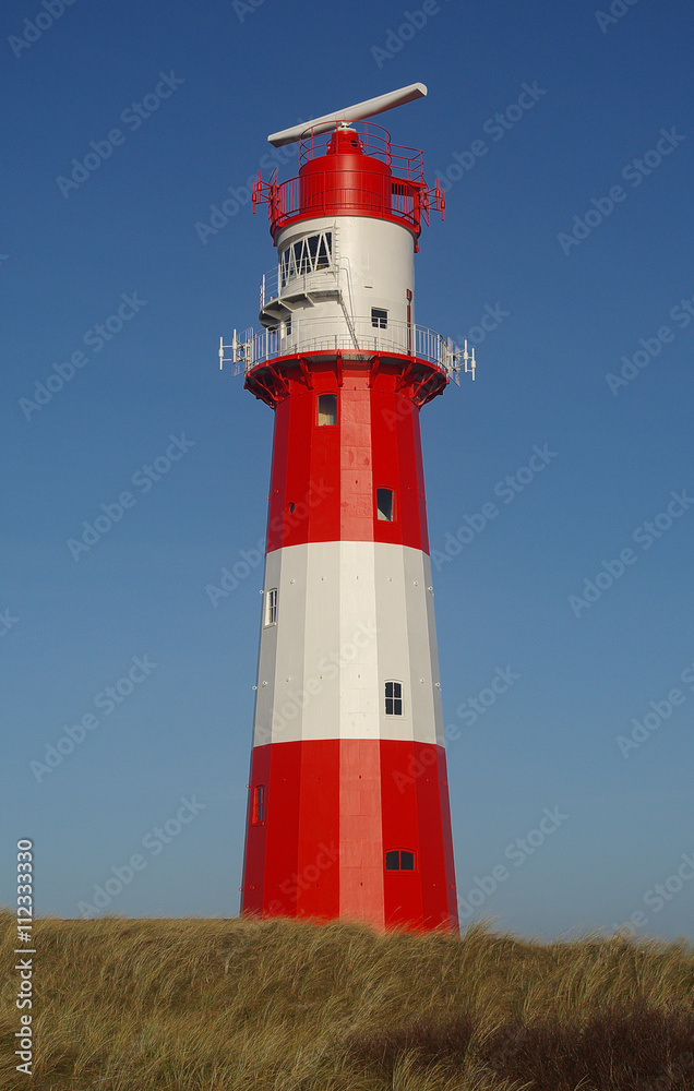 Der Kleine Leuchtturm in den Dünen der deutschen Nordseeinsel Borkum.