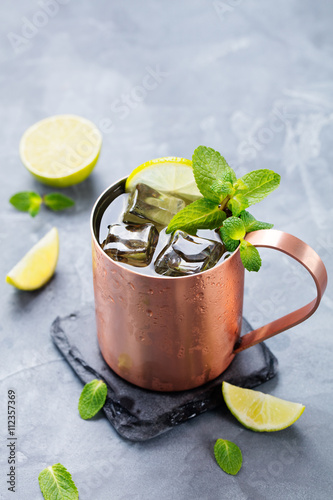 Canvas Print Moscow Mules cocktail: ginger beer, vodka, lime