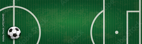 Fussball Header mit einem Spielfeld und gestreiftem Hintergrund