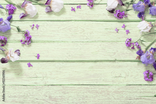 Fototapeta Naklejka Na Ścianę i Meble -  flowers on green wooden background