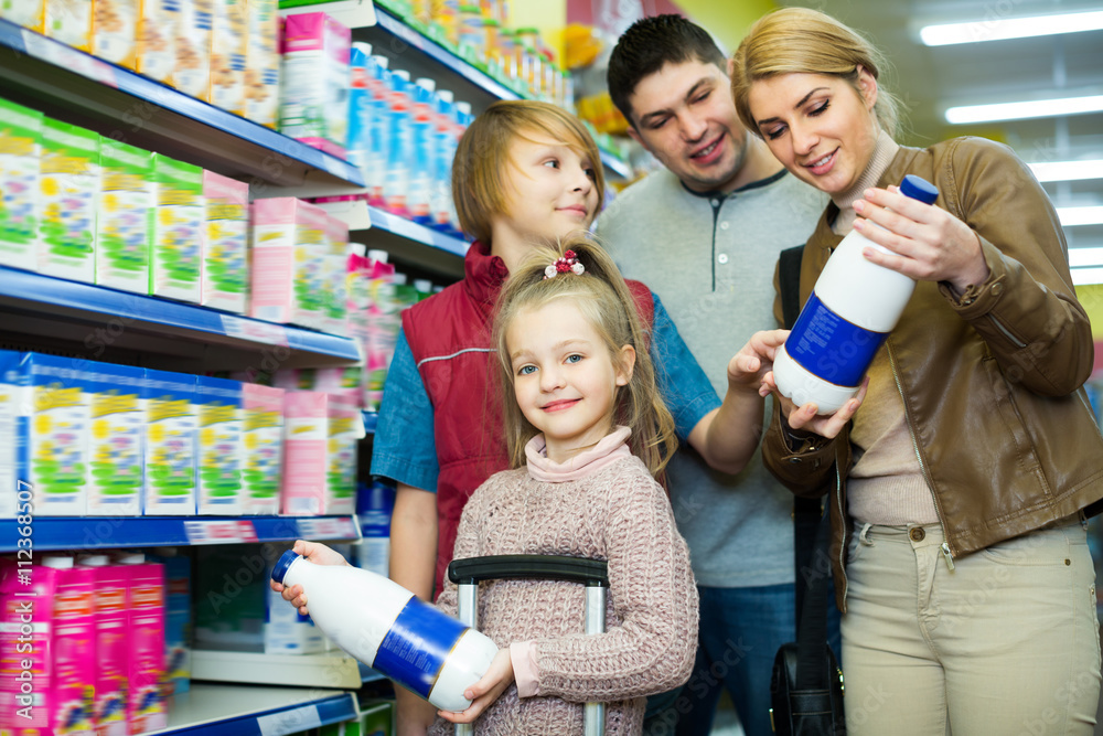 Family buying pasteurized milk in market